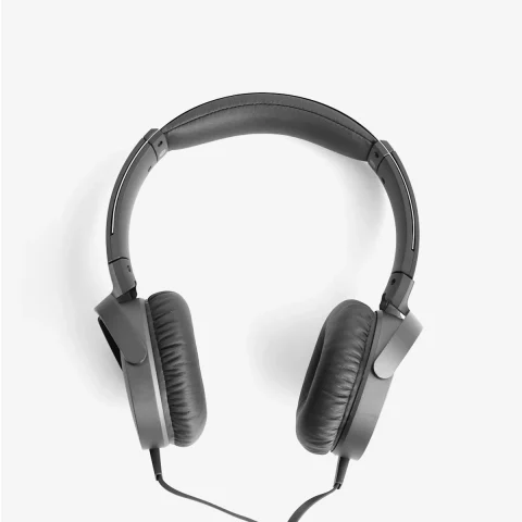 Auriculares con cable (producto de muestra)